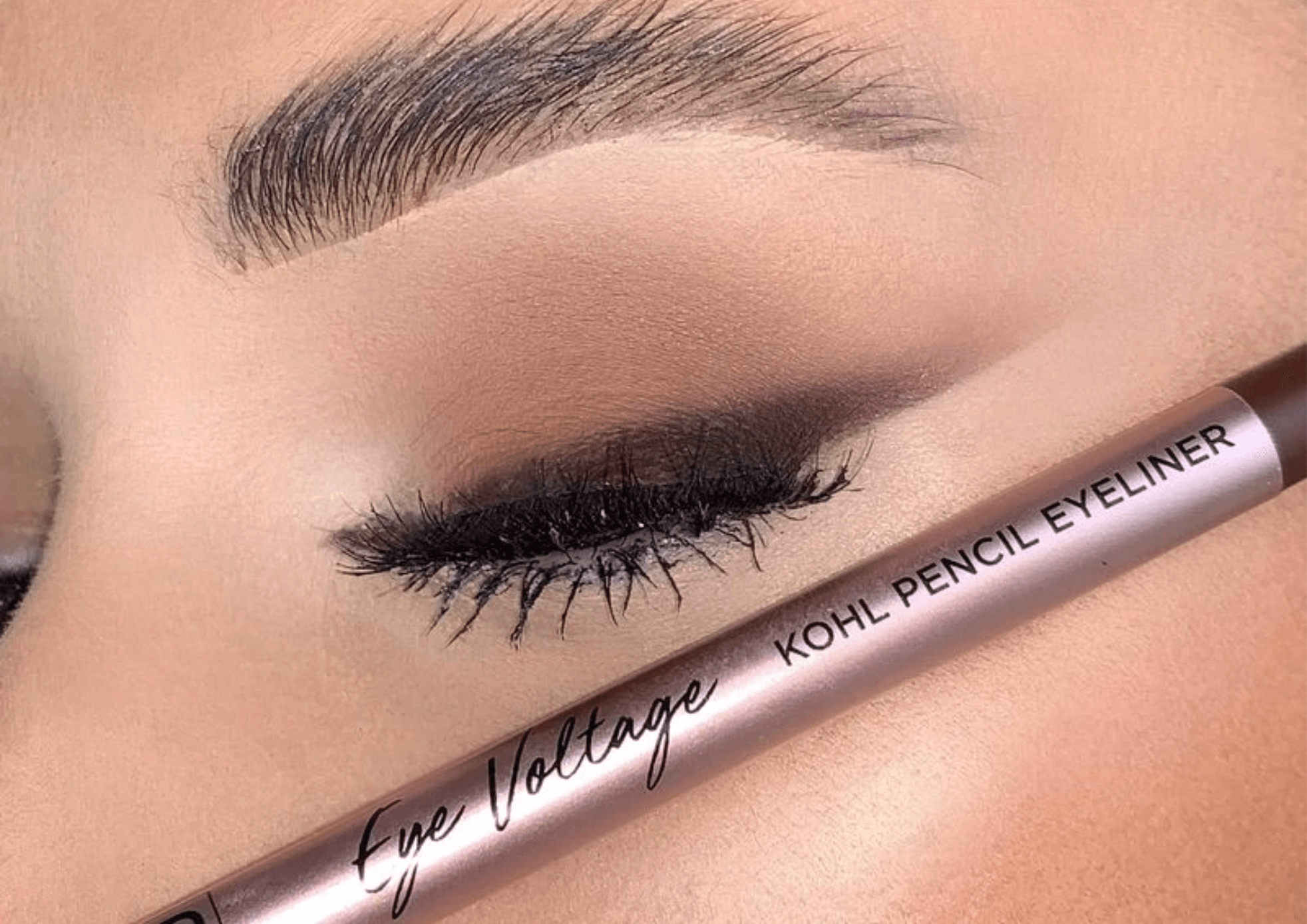 Luxusní kajalové tužky na oči z řady Eye Voltage od SOSU Cosmetics jsou perfektní pro okamžitý kouřový efekt